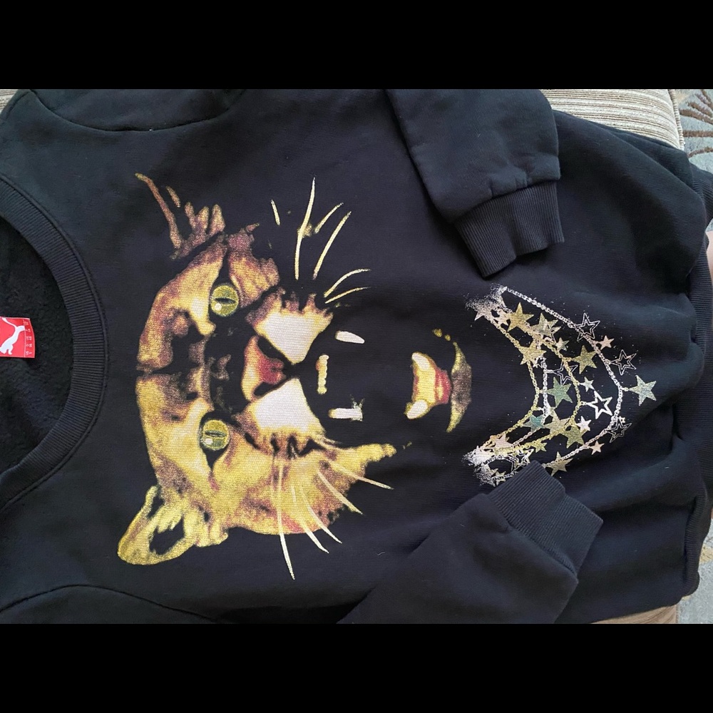 Sweatshirt